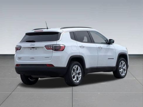 Certified 2025 Jeep Compass Latitude AWD/4WD image 5