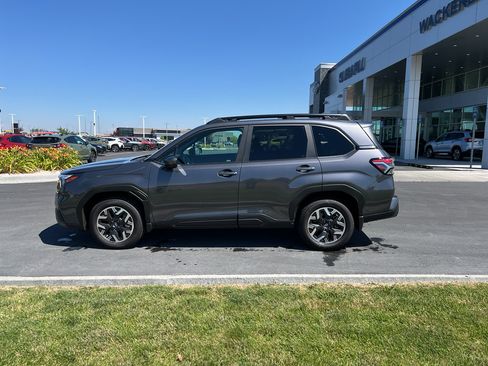 Used 2026 Subaru Forester Premium AWD/4WD image 3