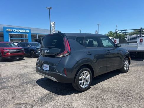 Used 2025 Kia Soul LX w/ LX Technology Package FWD image 3