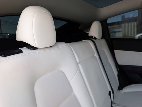 Used 2022 Tesla Model Y Performance image 17