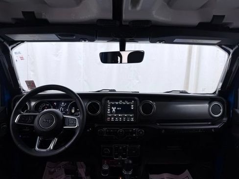 Used 2023 Jeep Wrangler Unlimited Rubicon 4xe w/ Cold Weather Group AWD/4WD image 31