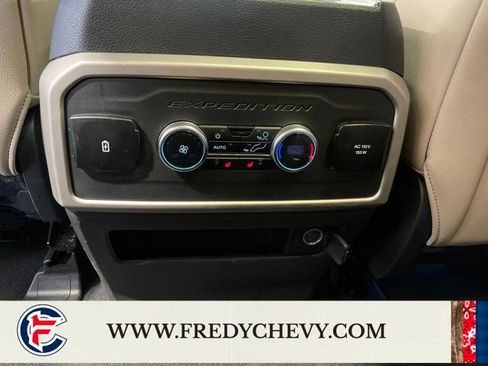 Used 2024 Ford Expedition Limited AWD/4WD image 26