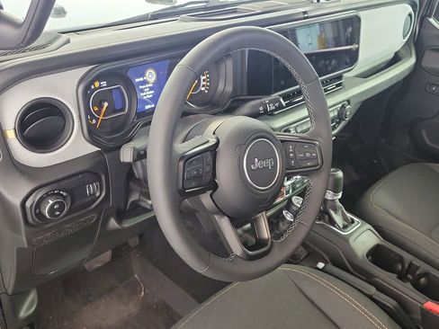 Used 2025 Jeep Gladiator Willys image 11