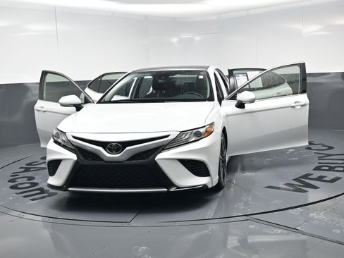 Used 2019 Toyota Camry XSE image 22