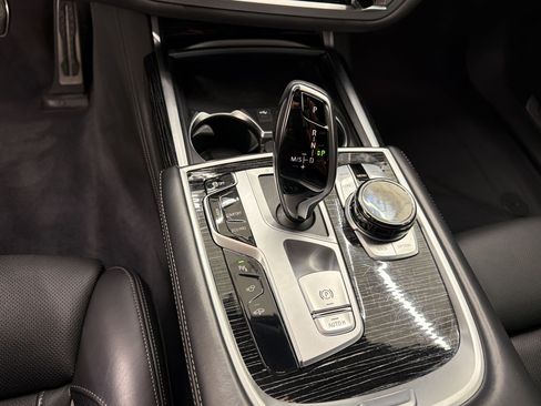 Used 2022 BMW 740i w/ M Sport Package RWD image 17