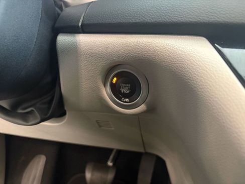 Used 2024 Chrysler Pacifica Touring-L FWD image 31