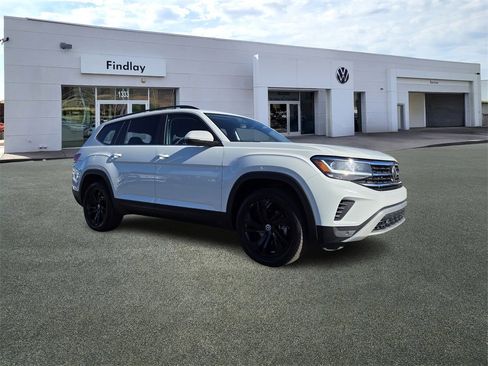 Used 2023 Volkswagen Atlas SE w/ Black Wheel Package image 2