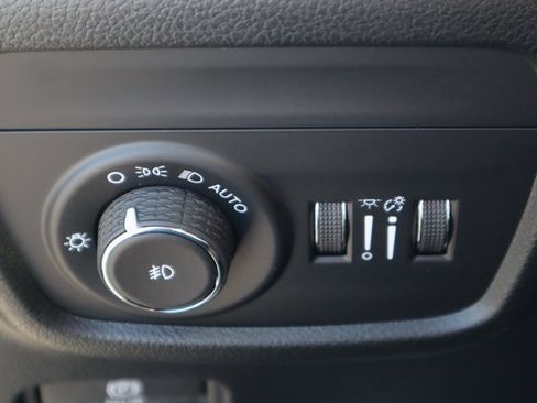 New 2025 Jeep Grand Cherokee Summit image 9