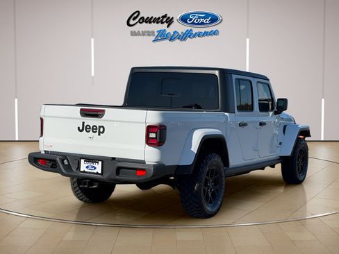 Used 2024 Jeep Gladiator Sport AWD/4WD image 23