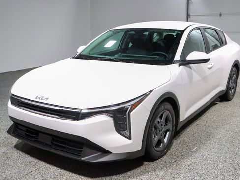 Used 2025 Kia K4 FWD image 29