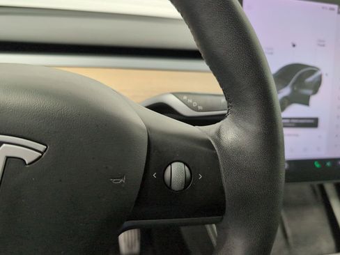 Used 2021 Tesla Model Y Long Range AWD/4WD image 21