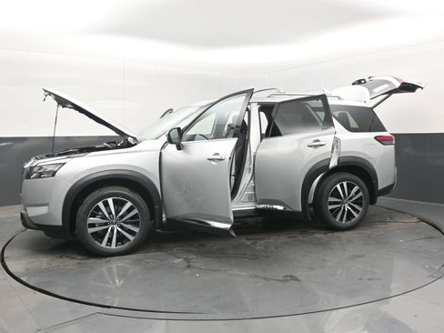New 2025 Nissan Pathfinder Platinum image 42