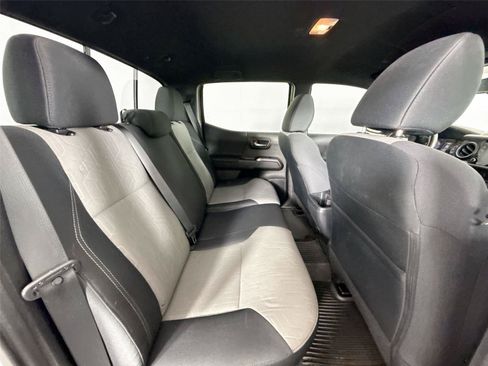 Used 2022 Toyota Tacoma TRD Off-Road AWD/4WD image 49