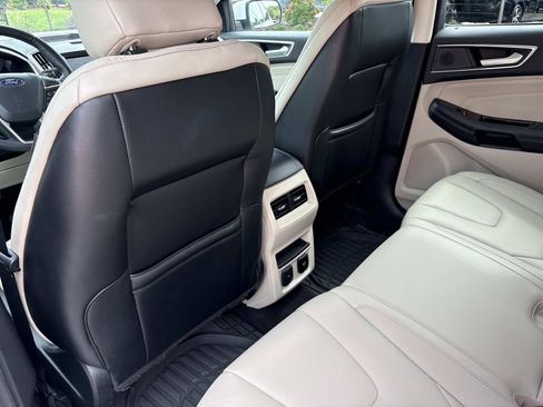 Used 2020 Ford Edge Titanium FWD image 29