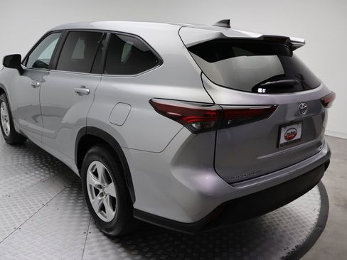 Certified 2025 Toyota Highlander LE image 11