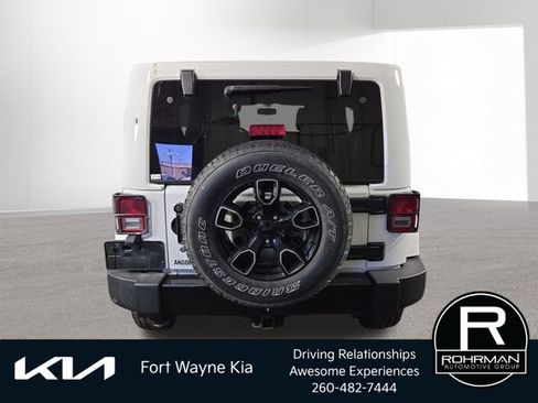 Used 2018 Jeep Wrangler Unlimited Sahara w/ Dual Top Group AWD/4WD image 8