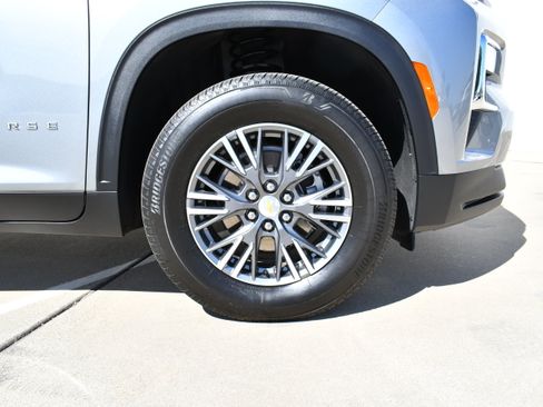 Used 2026 Chevrolet Traverse LT w/ Driver Confidence Package FWD image 15