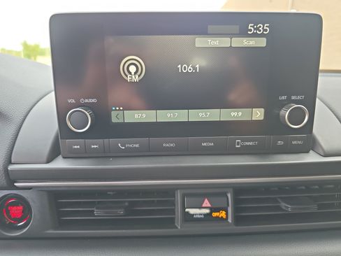 Used 2025 Honda Pilot Sport image 22