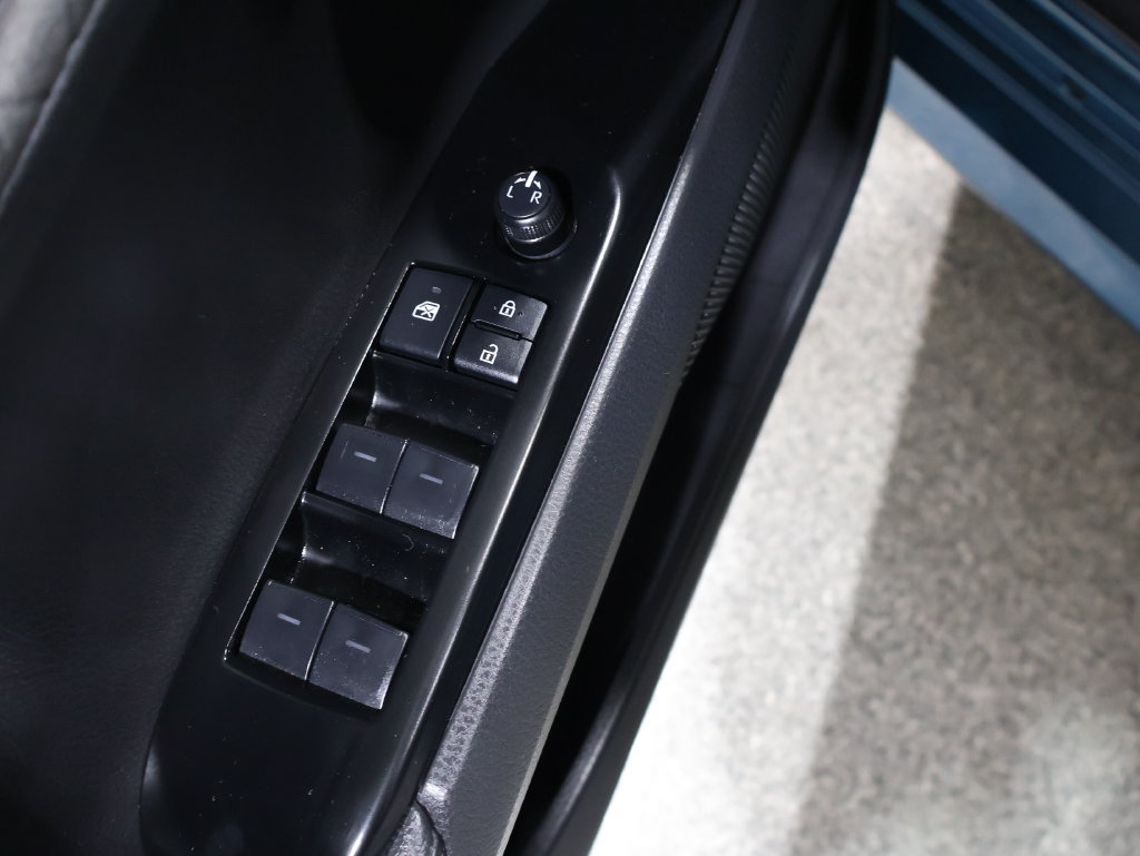 Used 2025 Toyota Camry XLE FWD image 13