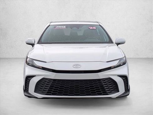 Used 2025 Toyota Camry SE FWD image 2