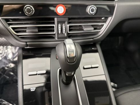 Certified 2026 Porsche Macan AWD/4WD image 33