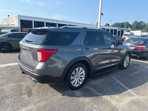 Used 2024 Ford Explorer Limited w/ Limited Technology Package RWD image 2