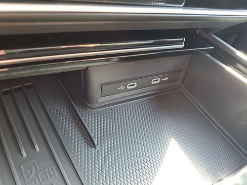 Used 2025 Volkswagen Atlas SE image 21