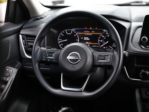 Used 2024 Nissan Rogue S FWD image 27