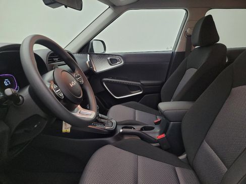 Used 2025 Kia Soul LX w/ LX Technology Package FWD image 17