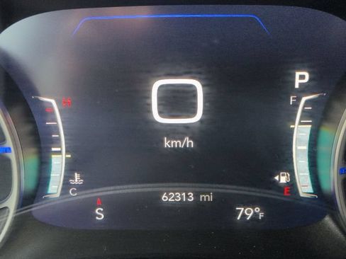 Used 2024 Chrysler Pacifica Touring-L FWD image 15