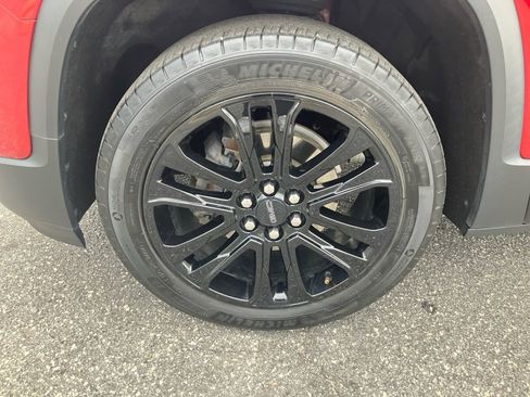 Used 2023 GMC Acadia SLE w/ Driver Convenience Package FWD image 31