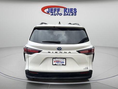 Used 2021 Toyota Sienna XLE w/ XLE Plus Package image 6