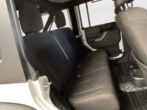 Used 2018 Jeep Wrangler Unlimited Sport S AWD/4WD image 12