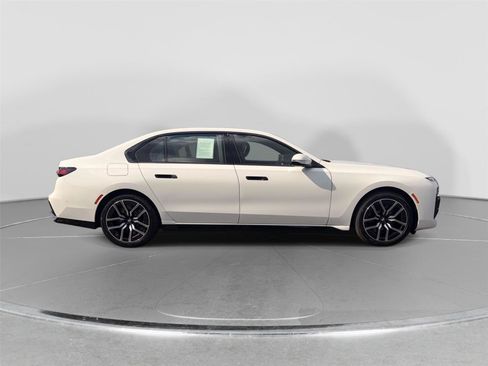 Certified 2025 BMW 760i xDrive w/ Premium Package AWD/4WD image 6