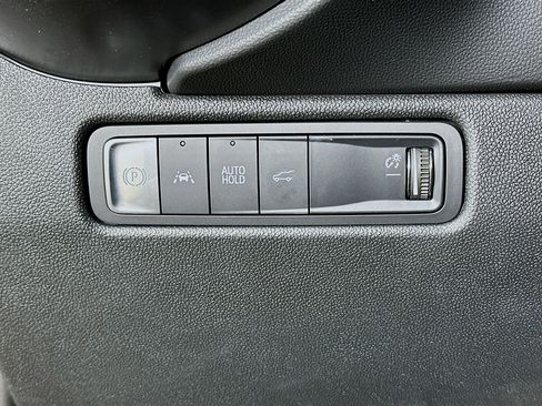 Used 2025 Chevrolet Equinox EV RS FWD image 17