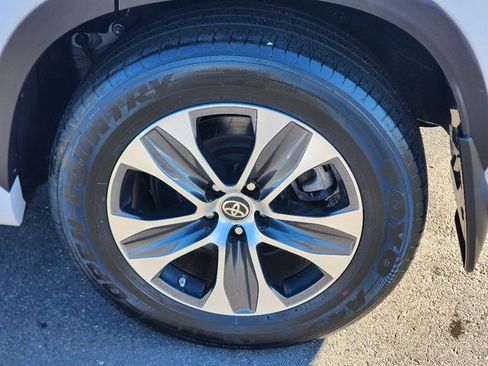 Used 2023 Toyota Highlander XLE image 15