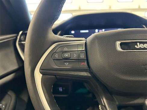 Used 2024 Jeep Grand Cherokee Altitude image 19