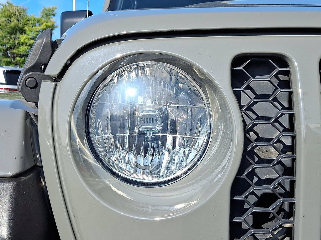 Used 2021 Jeep Gladiator Sport AWD/4WD image 9