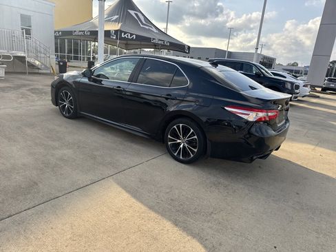 Used 2020 Toyota Camry SE image 23