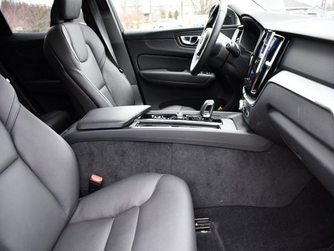 Used 2025 Volvo XC60 B5 Plus image 25