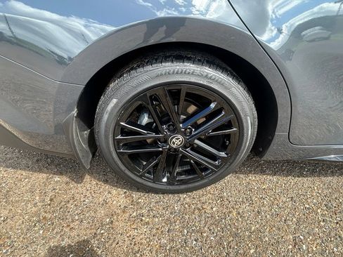 Used 2025 Toyota Camry SE w/ Convenience Package FWD image 8