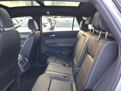 Certified 2023 Volkswagen Atlas Cross Sport SE w/ Panoramic Sunroof Package FWD image 8