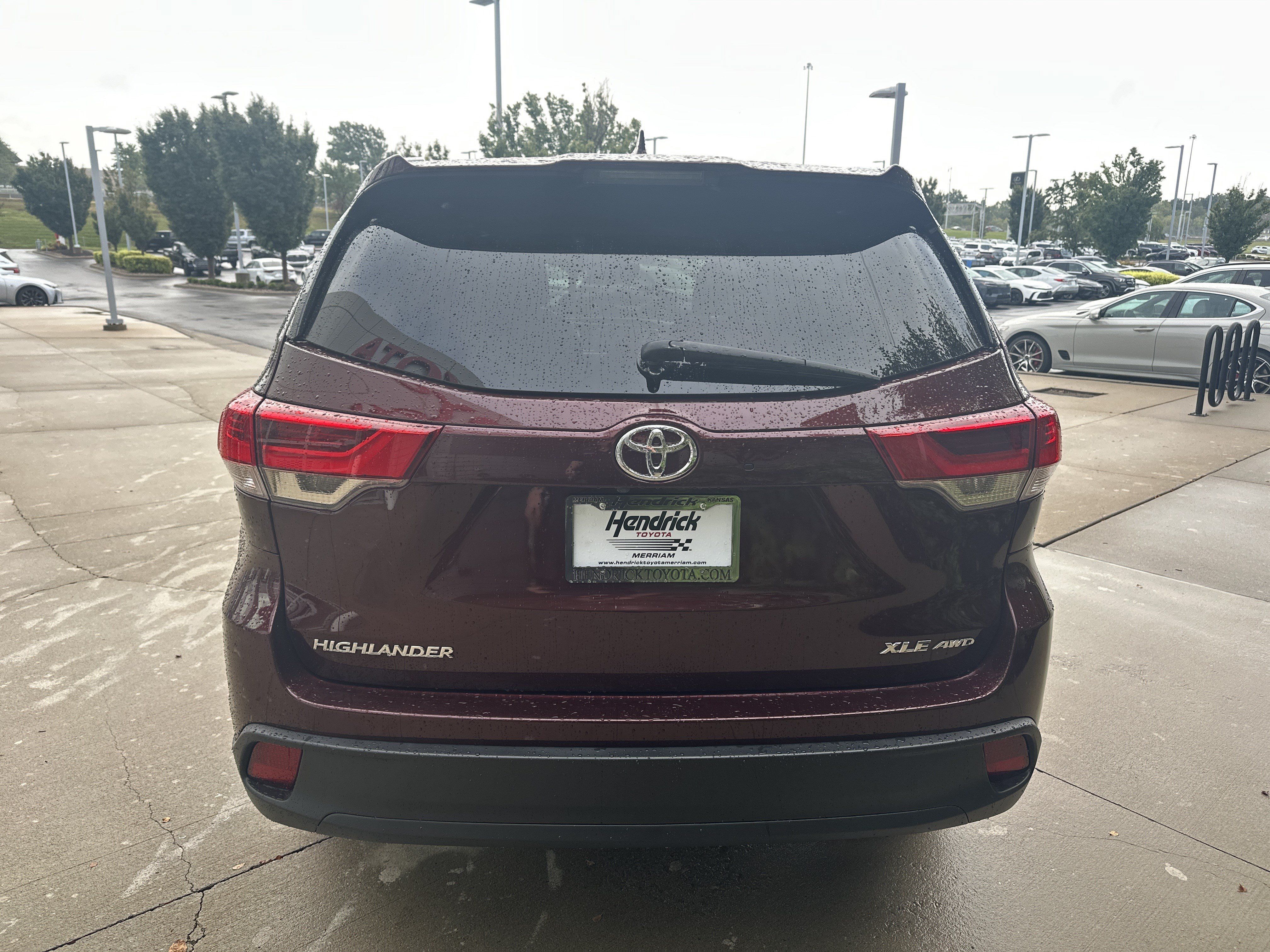 Used 2019 Toyota Highlander XLE AWD/4WD image 8