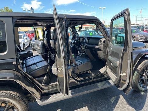 Used 2023 Jeep Wrangler Unlimited Sahara AWD/4WD image 36