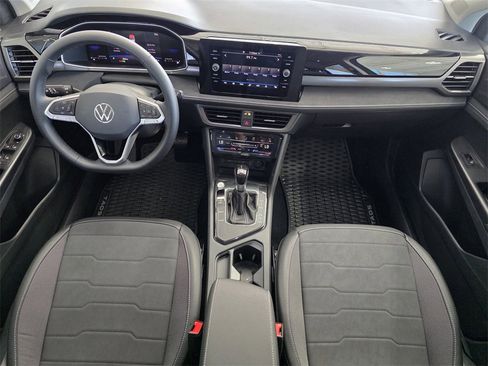 New 2025 Volkswagen Taos SE image 19