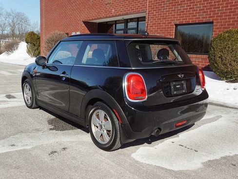 Used 2017 MINI Cooper 2-Door Hardtop image 5