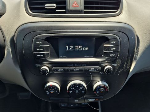 Used 2016 Kia Soul + FWD image 18