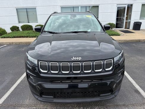 Used 2022 Jeep Compass Latitude w/ Sun and Sound Group FWD image 2