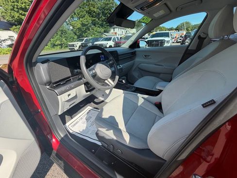 Used 2025 Hyundai Kona SEL AWD/4WD image 8