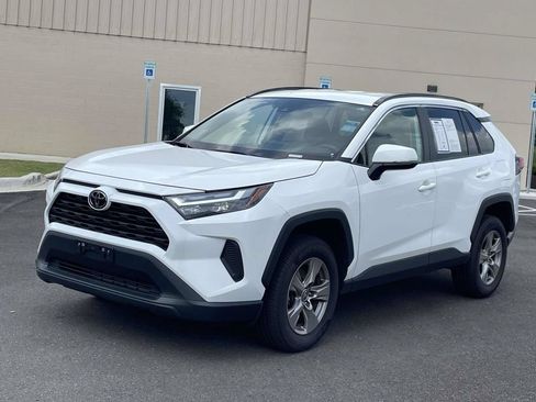 Used 2024 Toyota RAV4 XLE FWD image 7